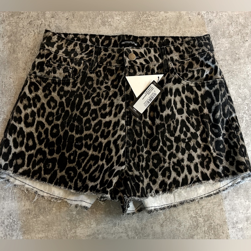 NWT Leopard Print Jean Shorts, Pretty Little Thing, Size 6